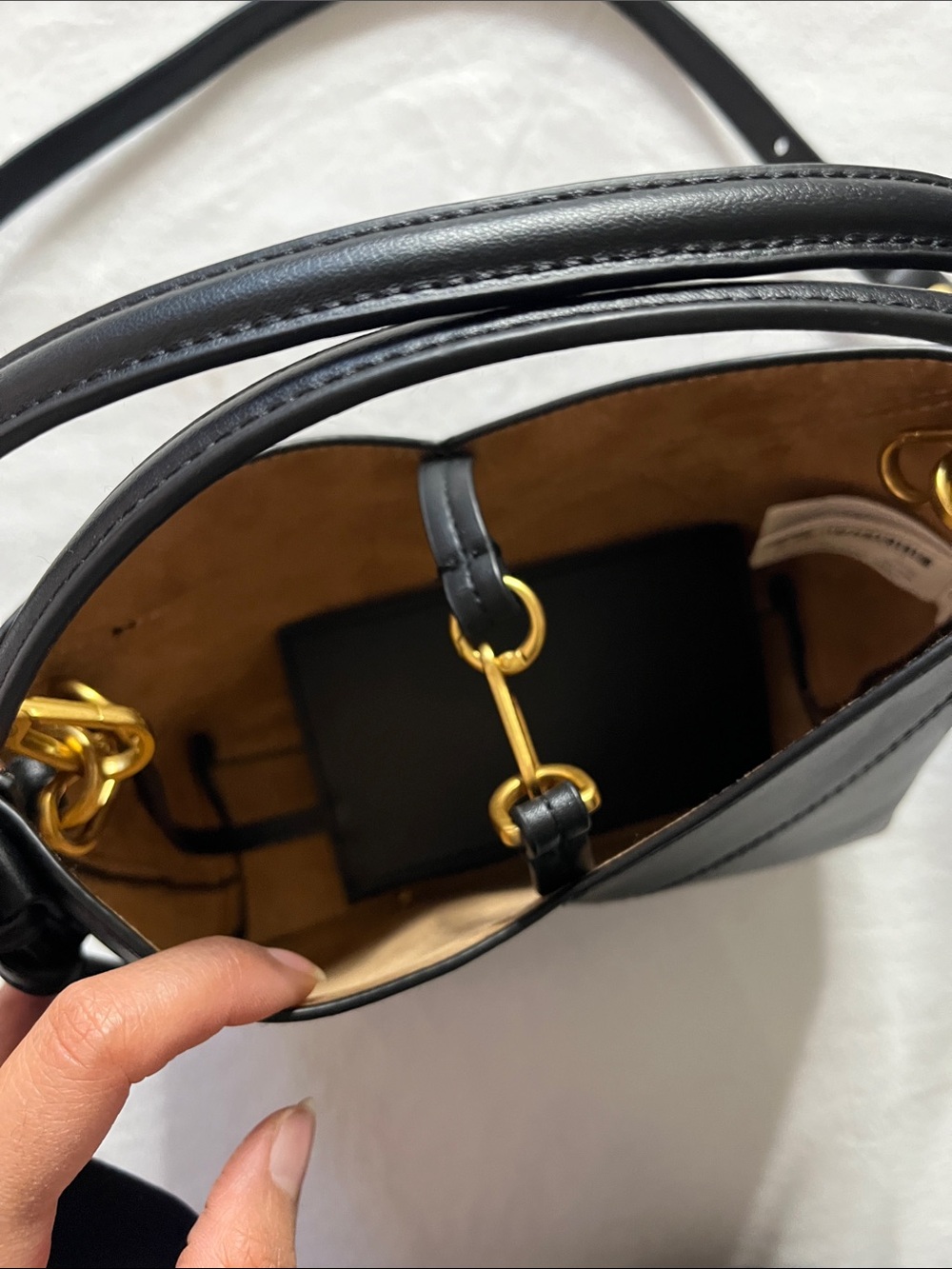 Zara Black Mini bucket bag with V stitch design - Picture 7 of 9